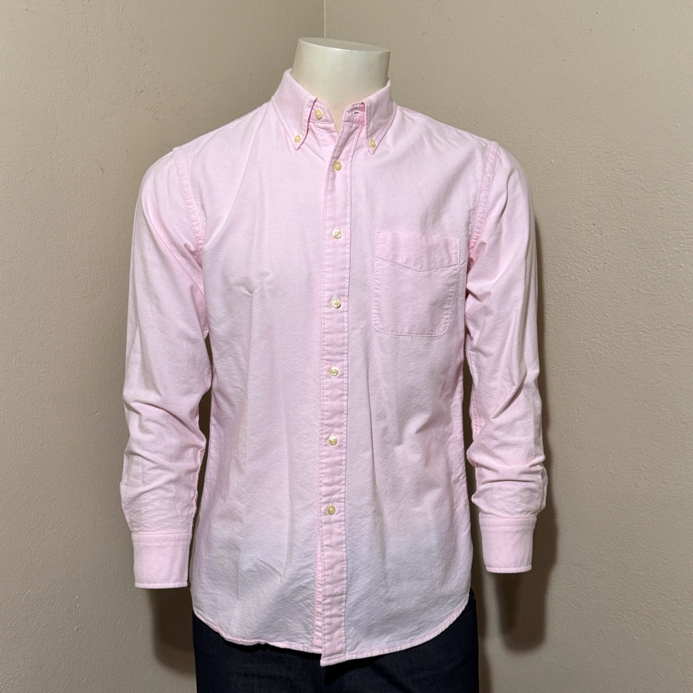 Uniqlo Men’s Pink Button-Down Shirt